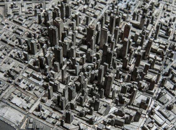 Un modellino di città realizzato utilizzando lettere dismesse di macchine da scrivere. L’opera è dell’artista Hong Seon Jang